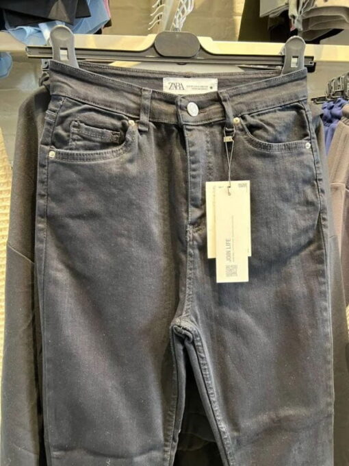 Zara Join Life koleksiyonundan yüksek belli, siyah skinny jean pantolon.